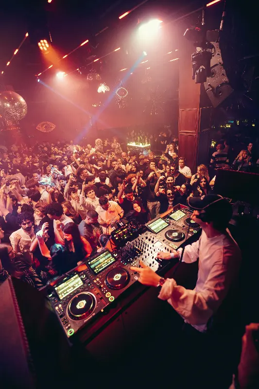 Lula Club atmosphere 3