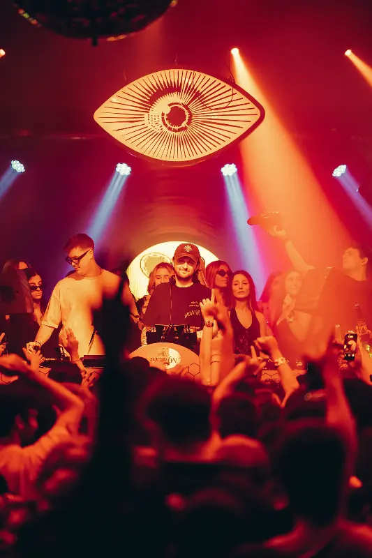 Lula Club atmosphere 4